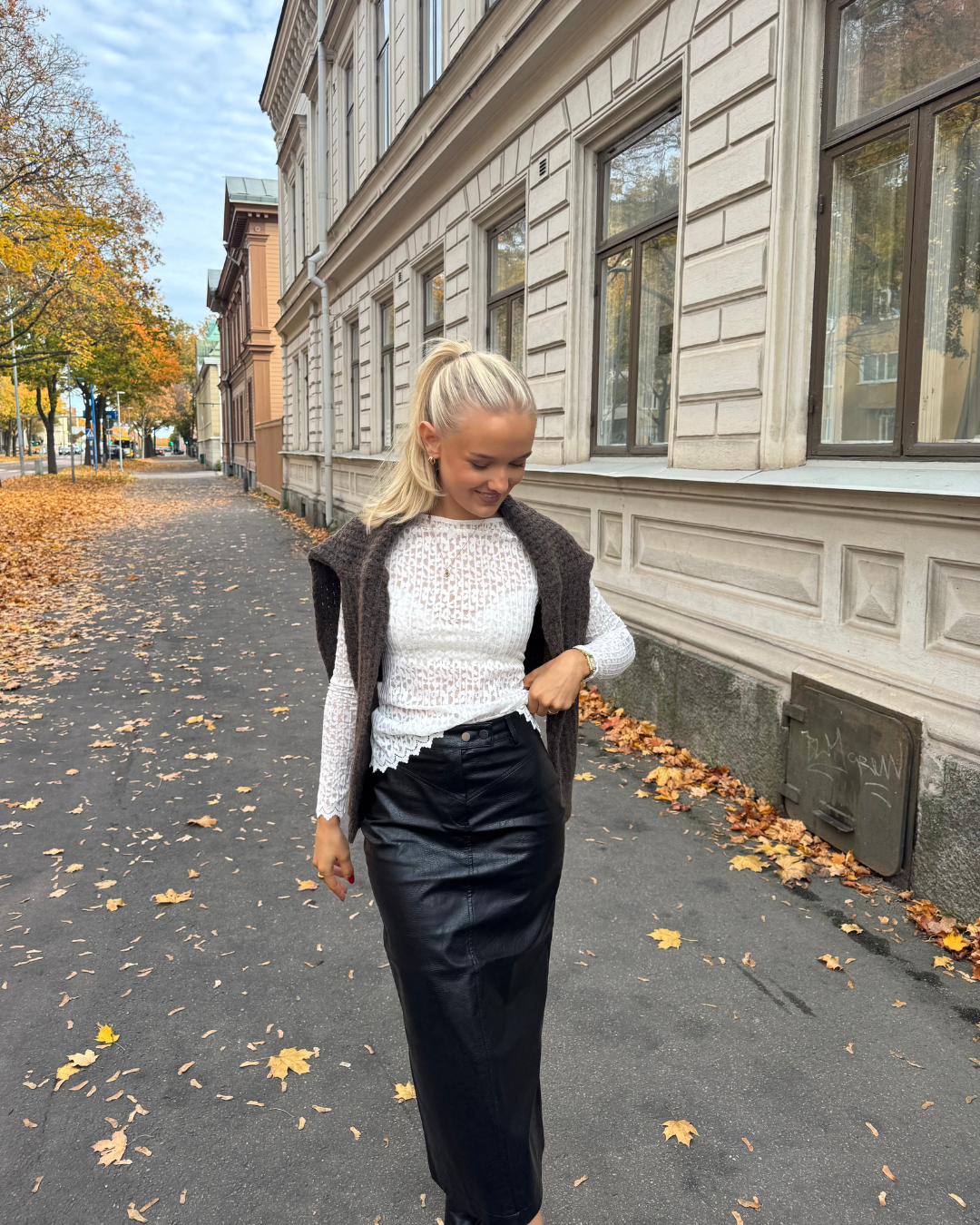 VIMILLIAN Midi Skirt - Black